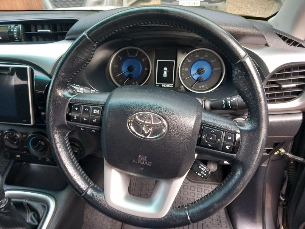 TOYOTA HILUX
