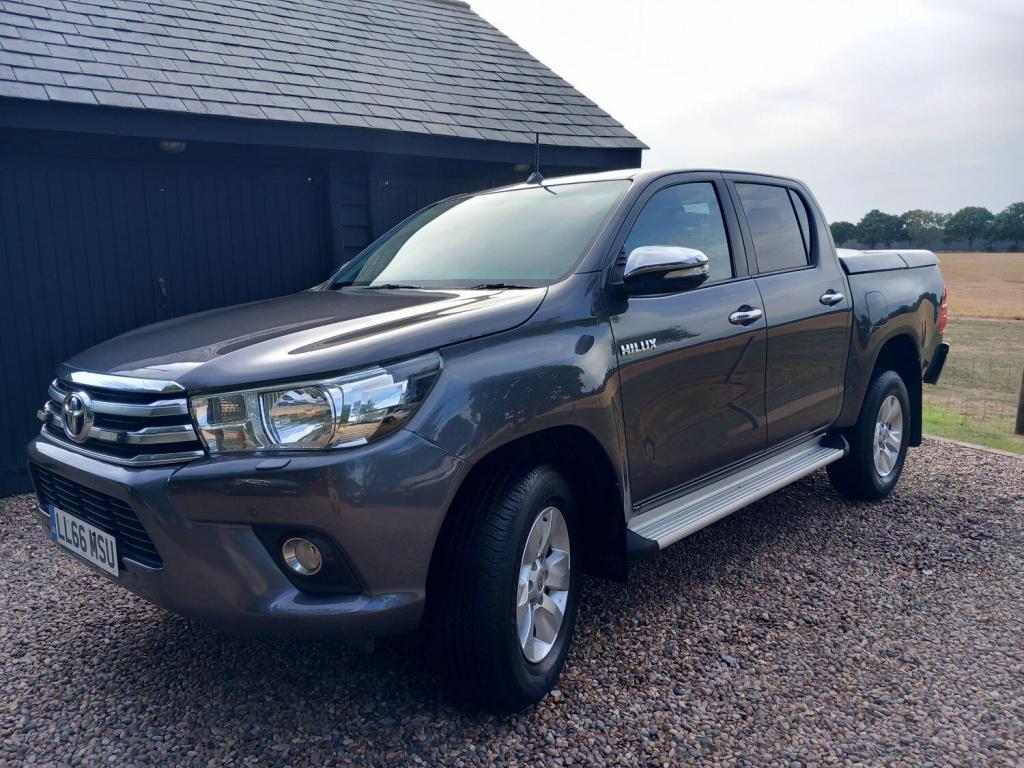 TOYOTA HILUX