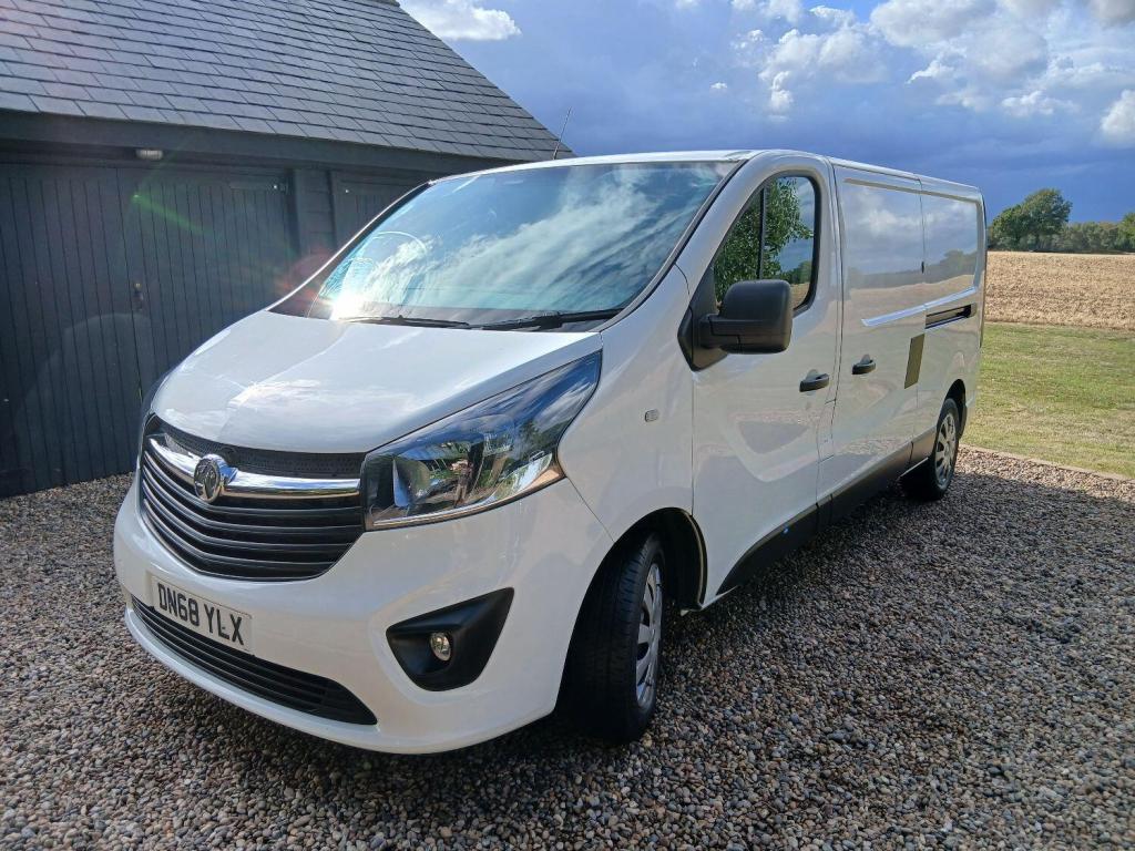 VAUXHALL VIVARO