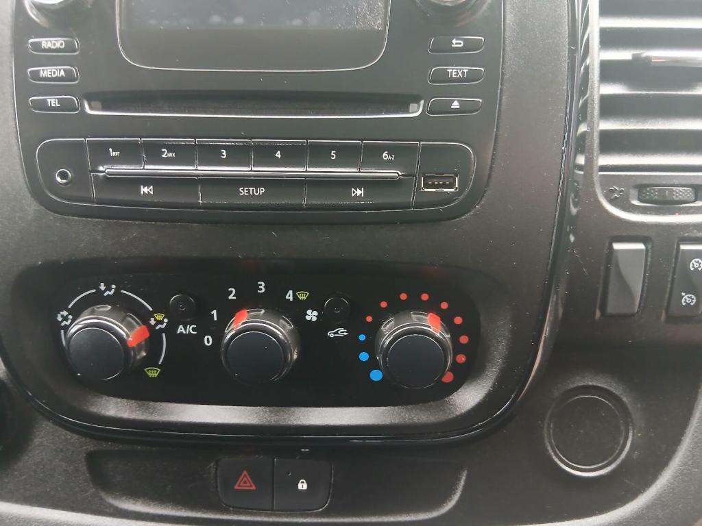 VAUXHALL VIVARO