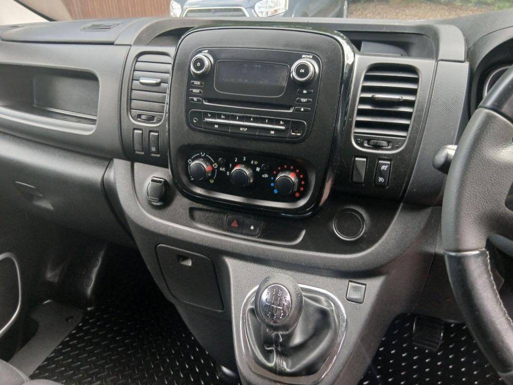 VAUXHALL VIVARO