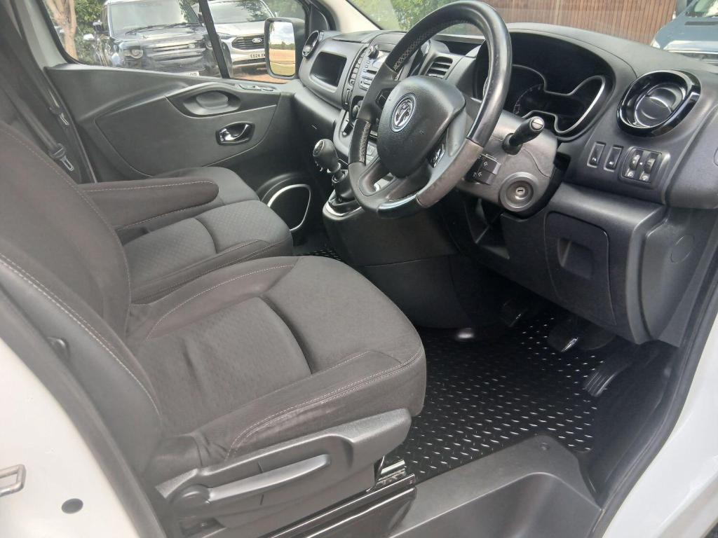 VAUXHALL VIVARO