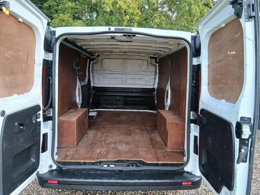 VAUXHALL VIVARO