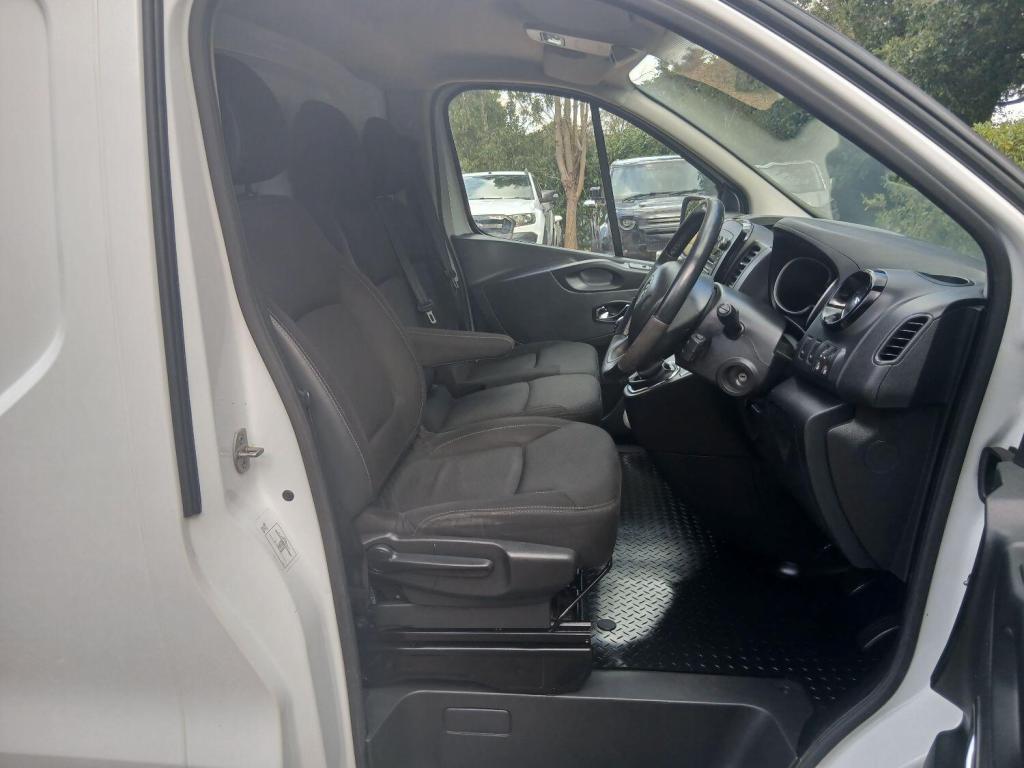 VAUXHALL VIVARO