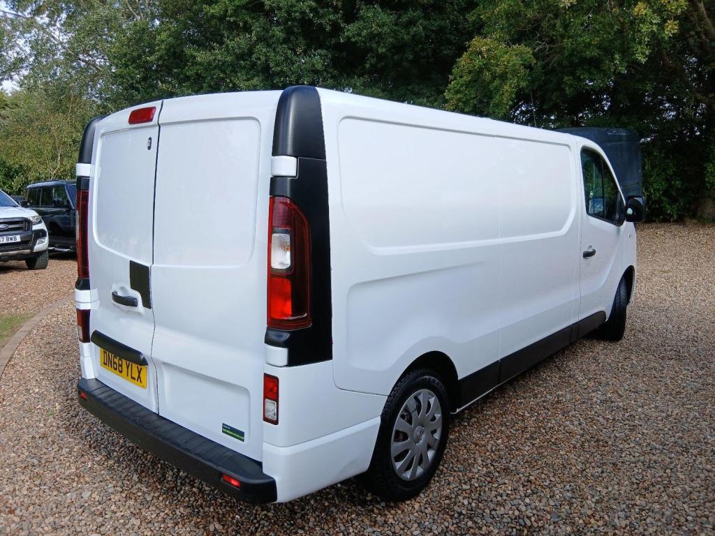 VAUXHALL VIVARO
