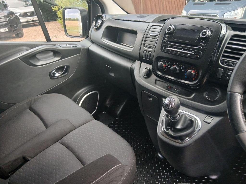 VAUXHALL VIVARO