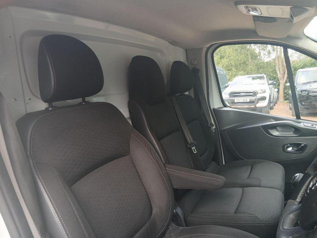 VAUXHALL VIVARO