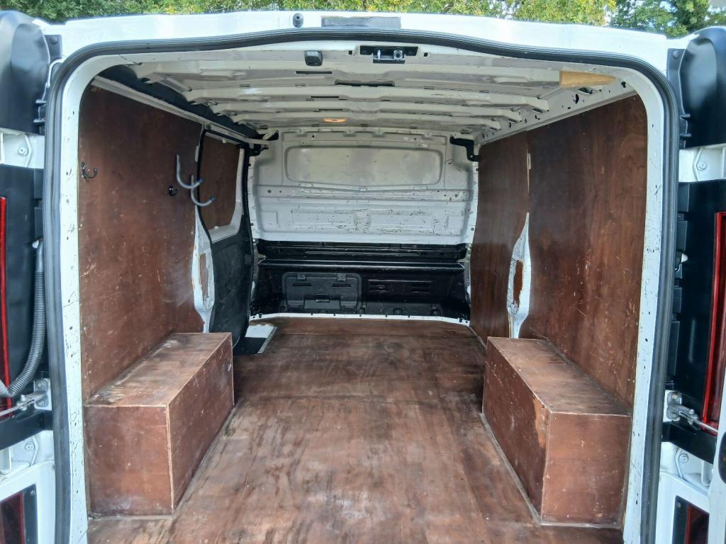 VAUXHALL VIVARO