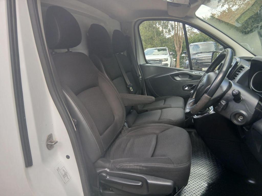 VAUXHALL VIVARO
