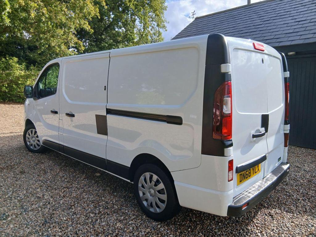 VAUXHALL VIVARO