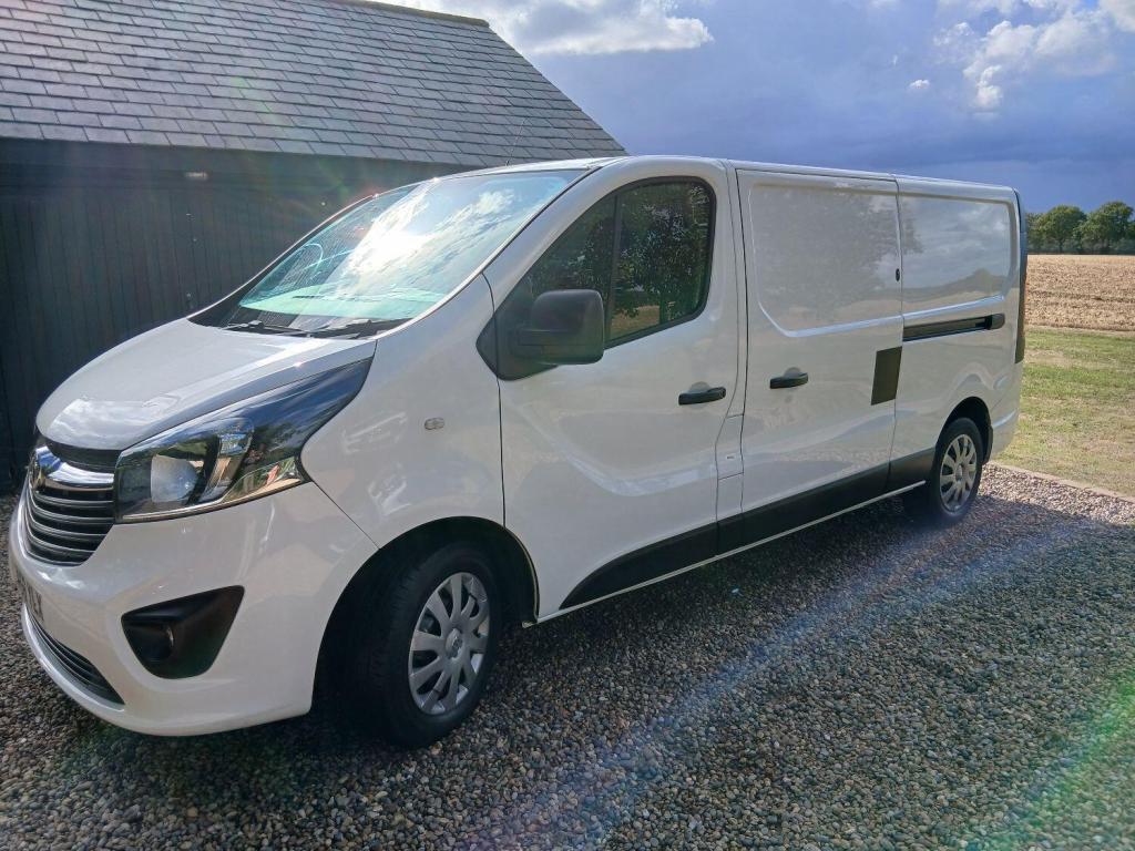 VAUXHALL VIVARO