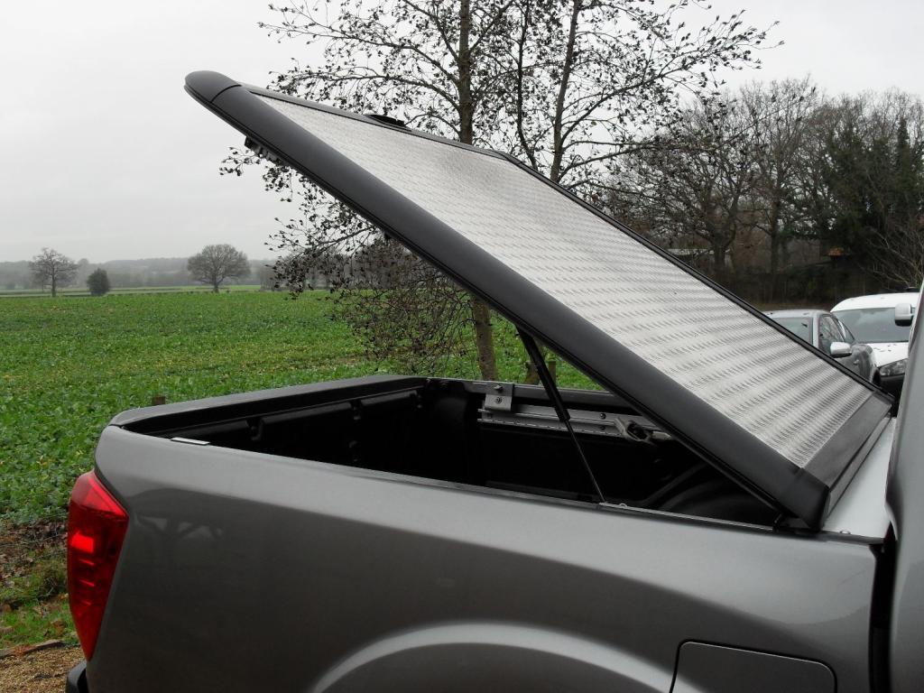 NISSAN NAVARA