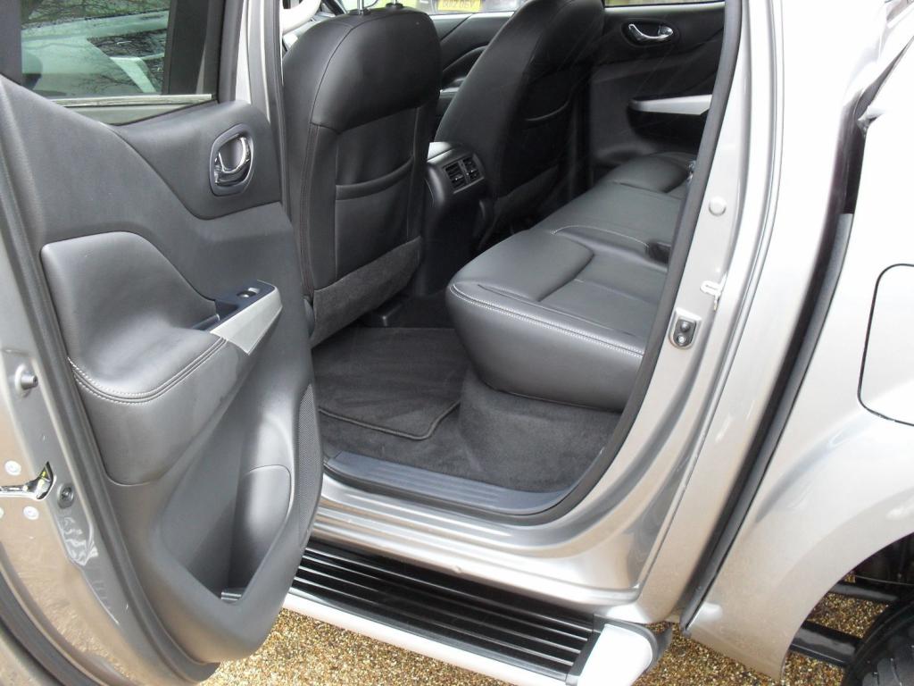 NISSAN NAVARA