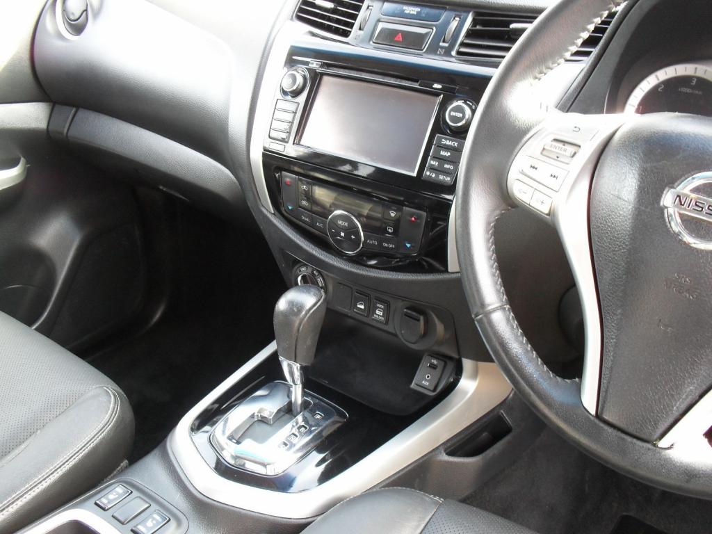 NISSAN NP300