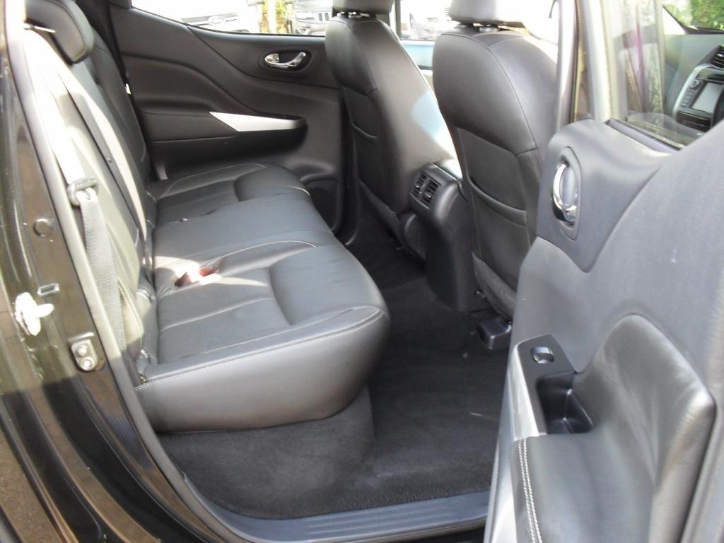 NISSAN NP300