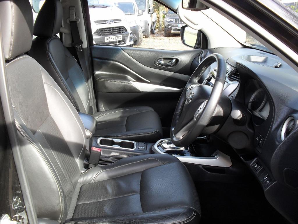 NISSAN NP300
