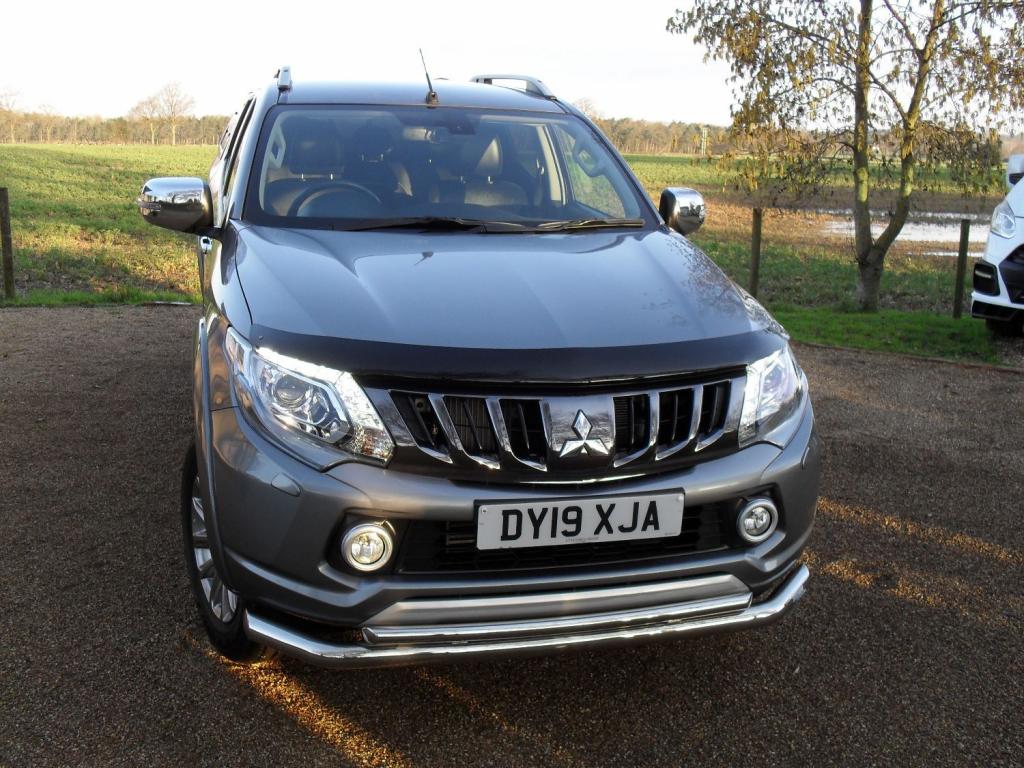 MITSUBISHI L200