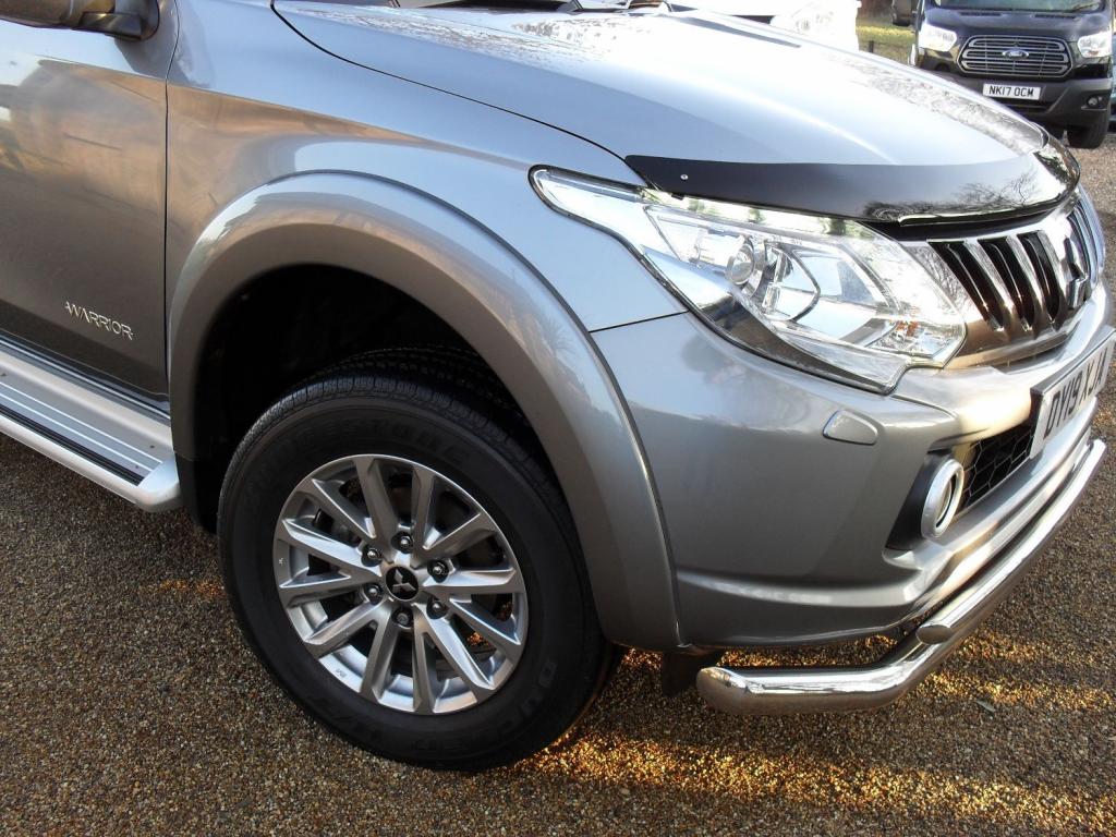MITSUBISHI L200