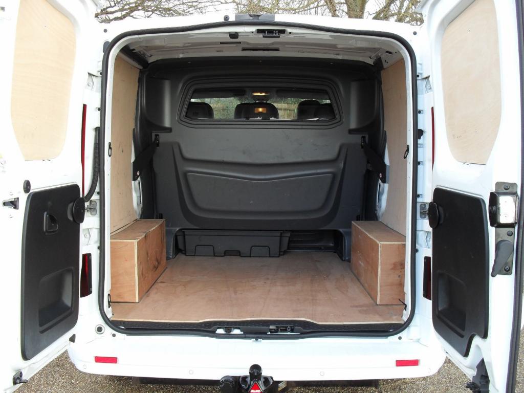 VAUXHALL VIVARO
