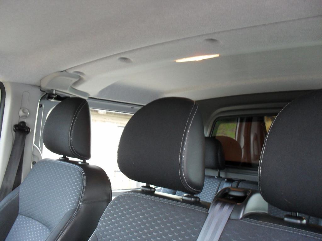 VAUXHALL VIVARO