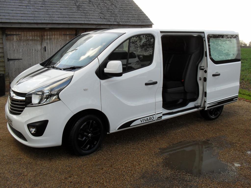 VAUXHALL VIVARO