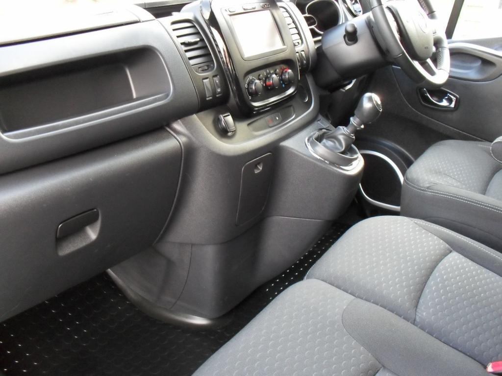 VAUXHALL VIVARO