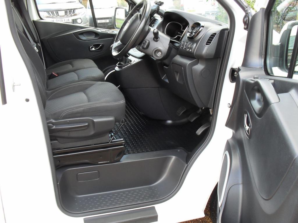 VAUXHALL VIVARO