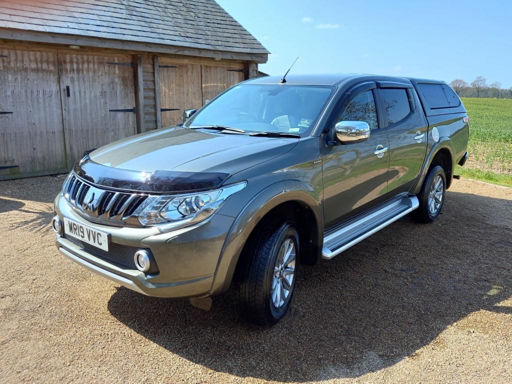 MITSUBISHI L200