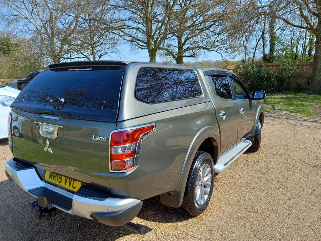 MITSUBISHI L200