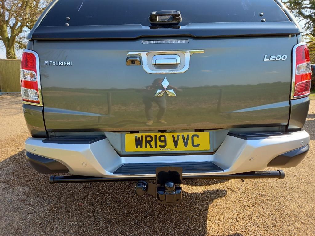 MITSUBISHI L200