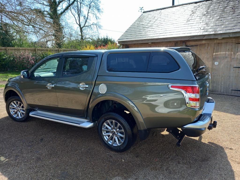 MITSUBISHI L200