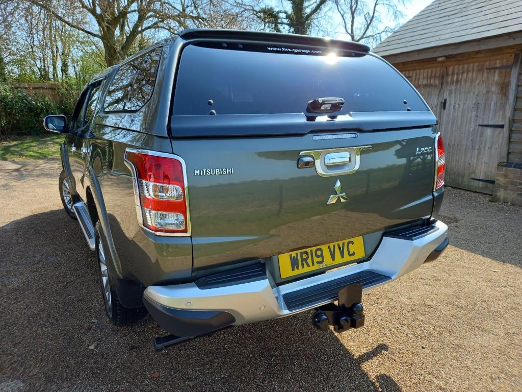MITSUBISHI L200
