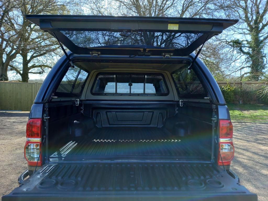 TOYOTA HILUX