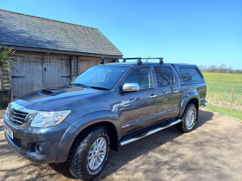 TOYOTA HILUX