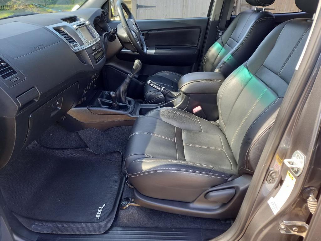 TOYOTA HILUX