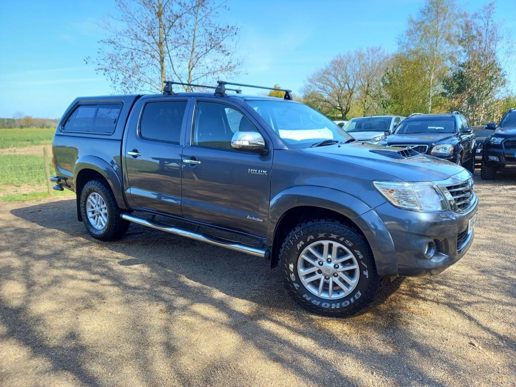 View TOYOTA HILUX INVINCIBLE 4X4 D-4D DCB
