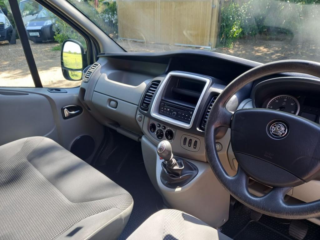 VAUXHALL VIVARO