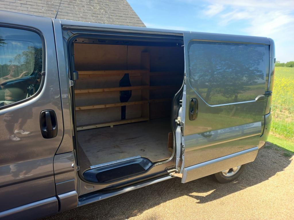 VAUXHALL VIVARO