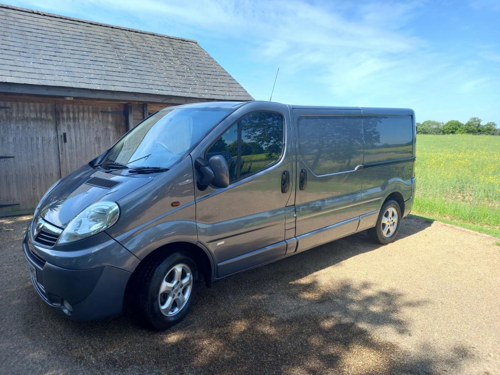 VAUXHALL VIVARO
