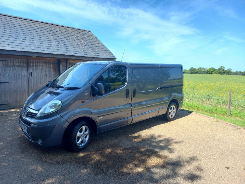 VAUXHALL VIVARO
