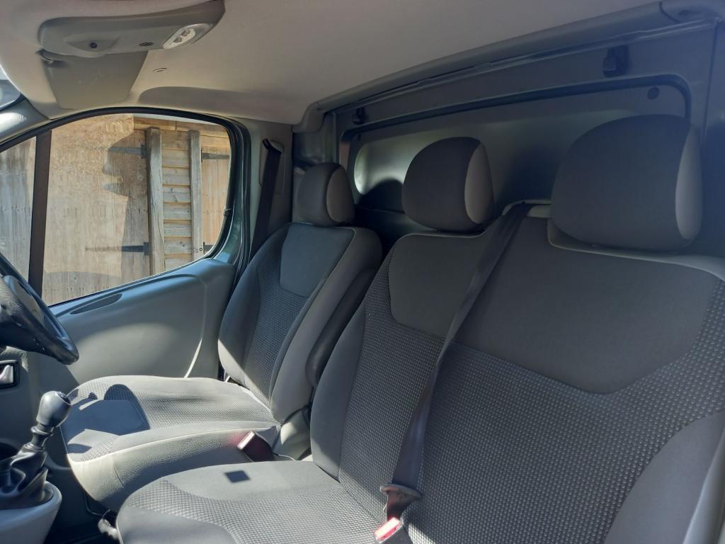 VAUXHALL VIVARO