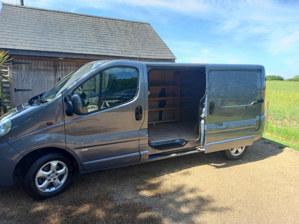 VAUXHALL VIVARO