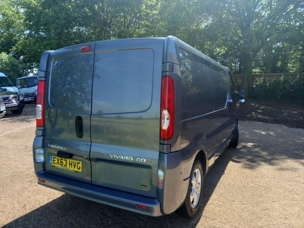 VAUXHALL VIVARO