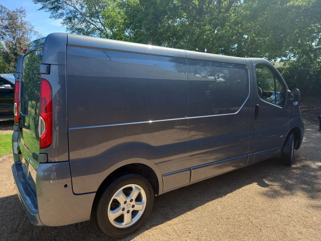 VAUXHALL VIVARO