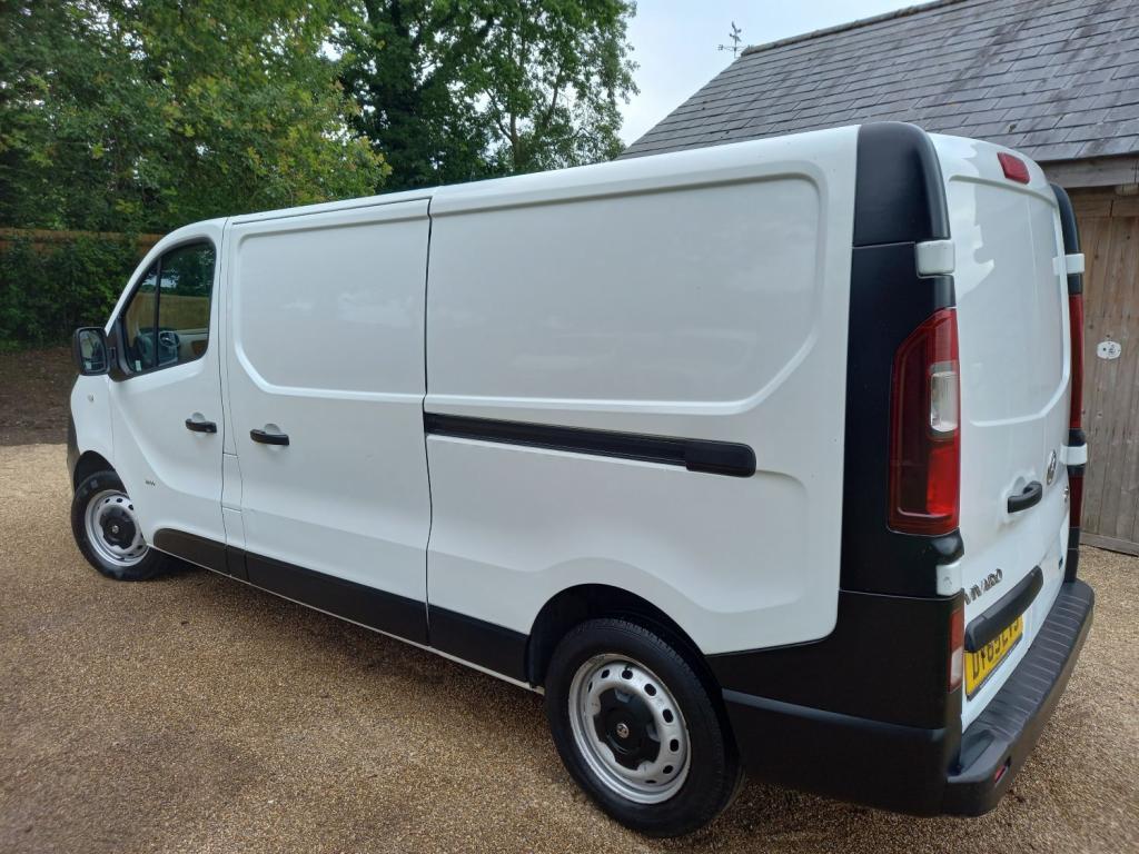 VAUXHALL VIVARO