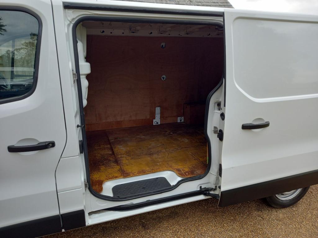 VAUXHALL VIVARO