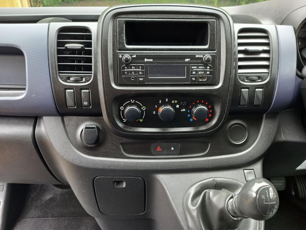 VAUXHALL VIVARO
