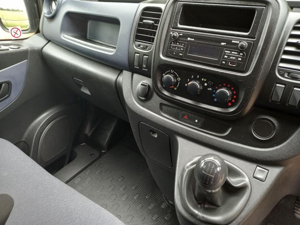 VAUXHALL VIVARO