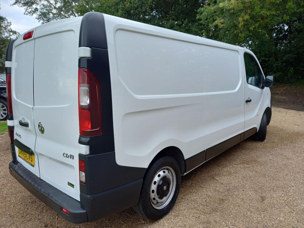 VAUXHALL VIVARO