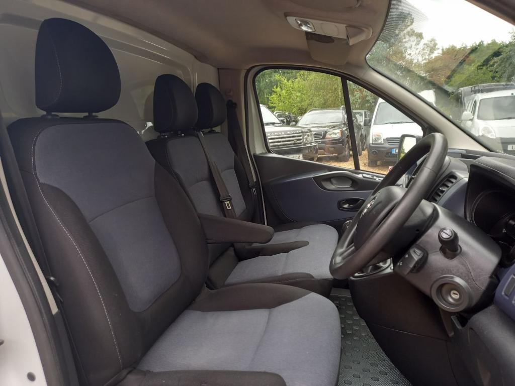 VAUXHALL VIVARO